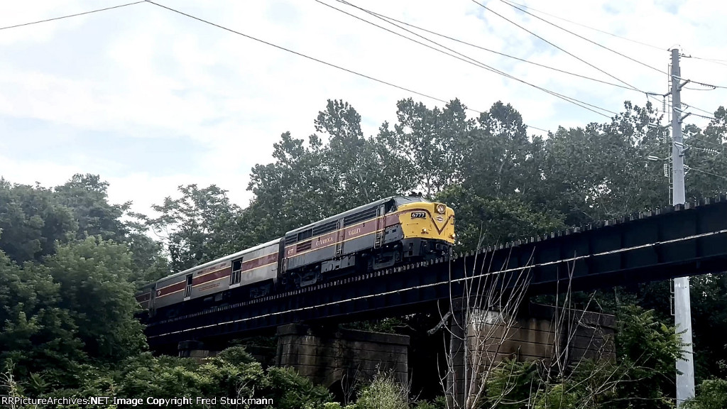 CVSR 6777 is northbound on another day at Cascade Locks.